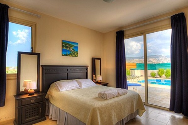 3 bedrooms, iron/ironing board, travel cot, free WiFi