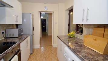 Microwave, dishwasher, cookware/dishes/utensils