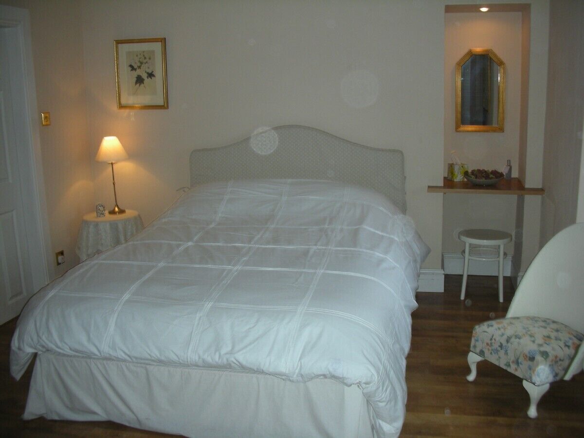 4 slaapkamers, een bureau, een strijkplank/strijkijzer, gratis wifi