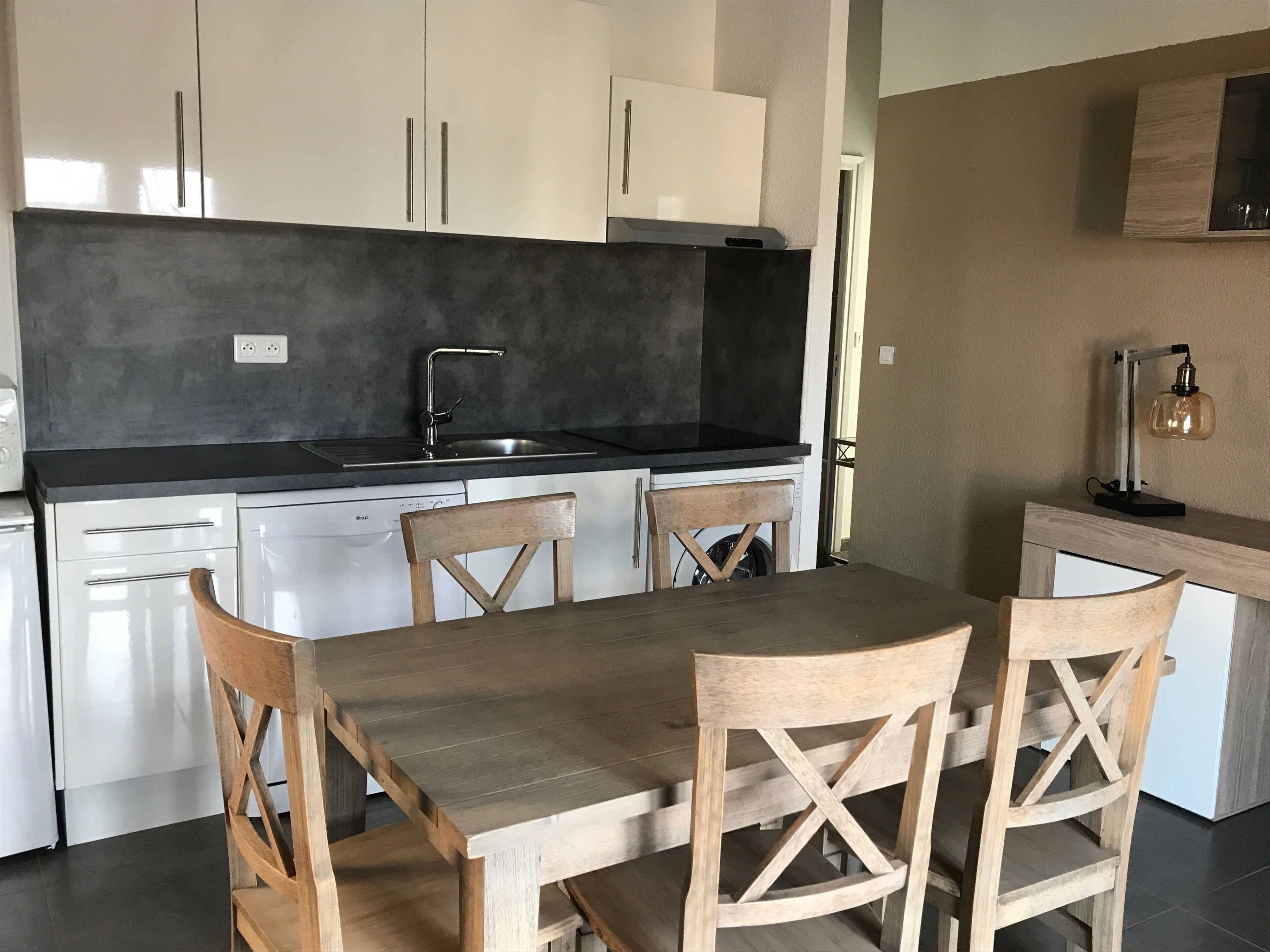 villa sea view, 10 minutes walk from the beach, private parking