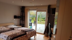 4 bedrooms, iron/ironing board, WiFi