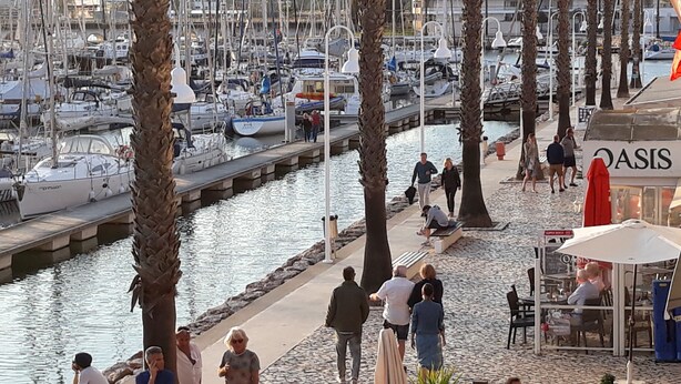 A marina with boats docked, people walking, and a café named 'Oasis'. - Apartment/ flat - Lagos (Lagos)
