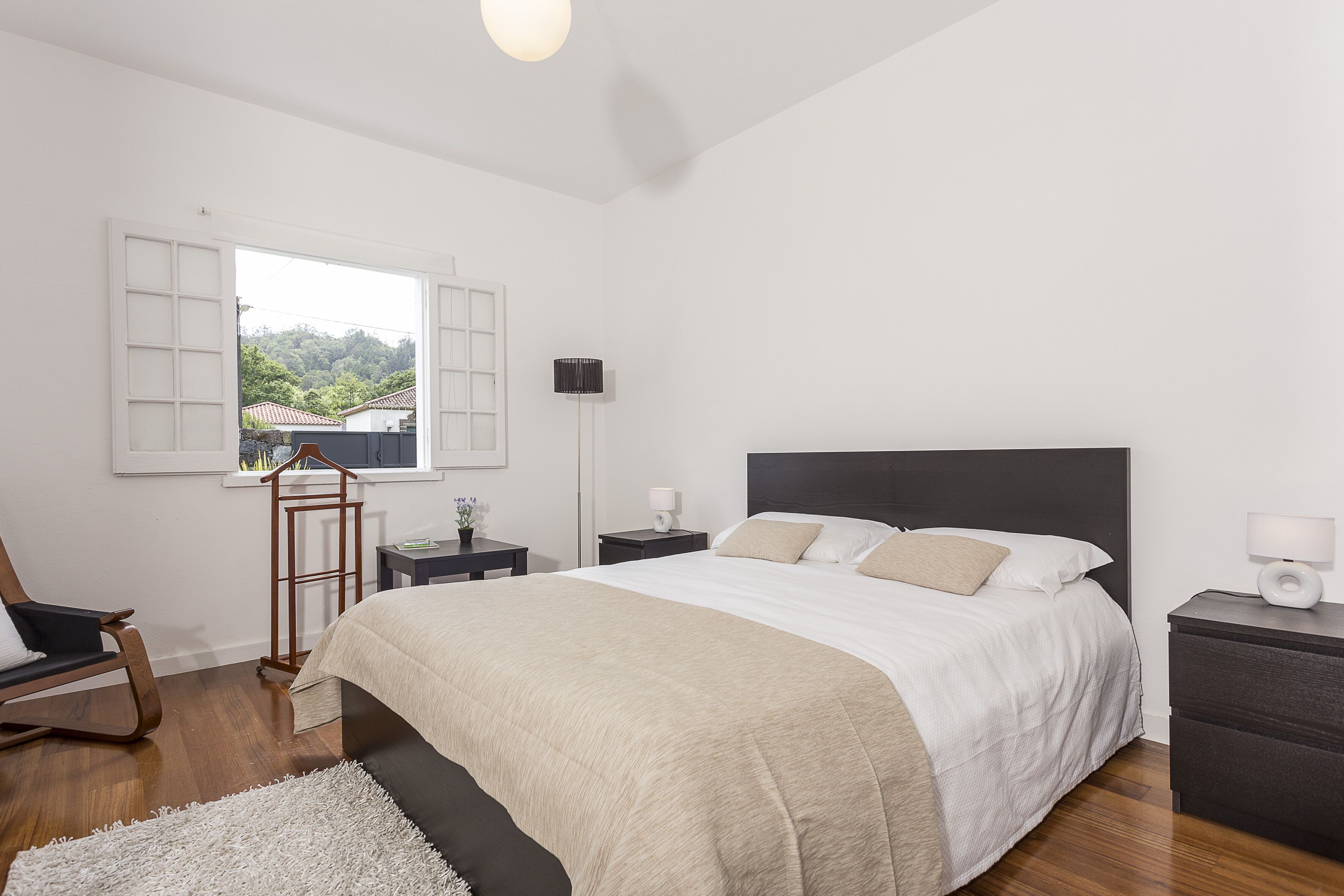 3 عدّة غرف نوم وواي فاي وملاءات أسرّة