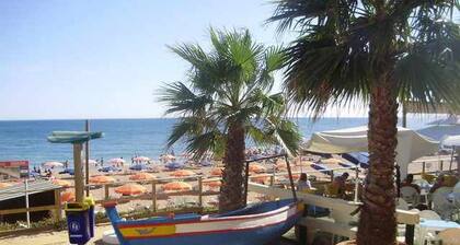 T2 Cond. Privado A/C. piscinas, praia a 500m