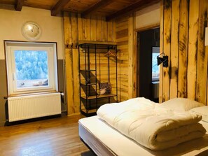 7 عدّة غ رف نوم ومكواة/لوح كي وواي فاي