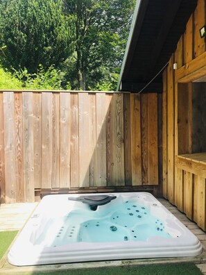 مغطس سبا خارجي