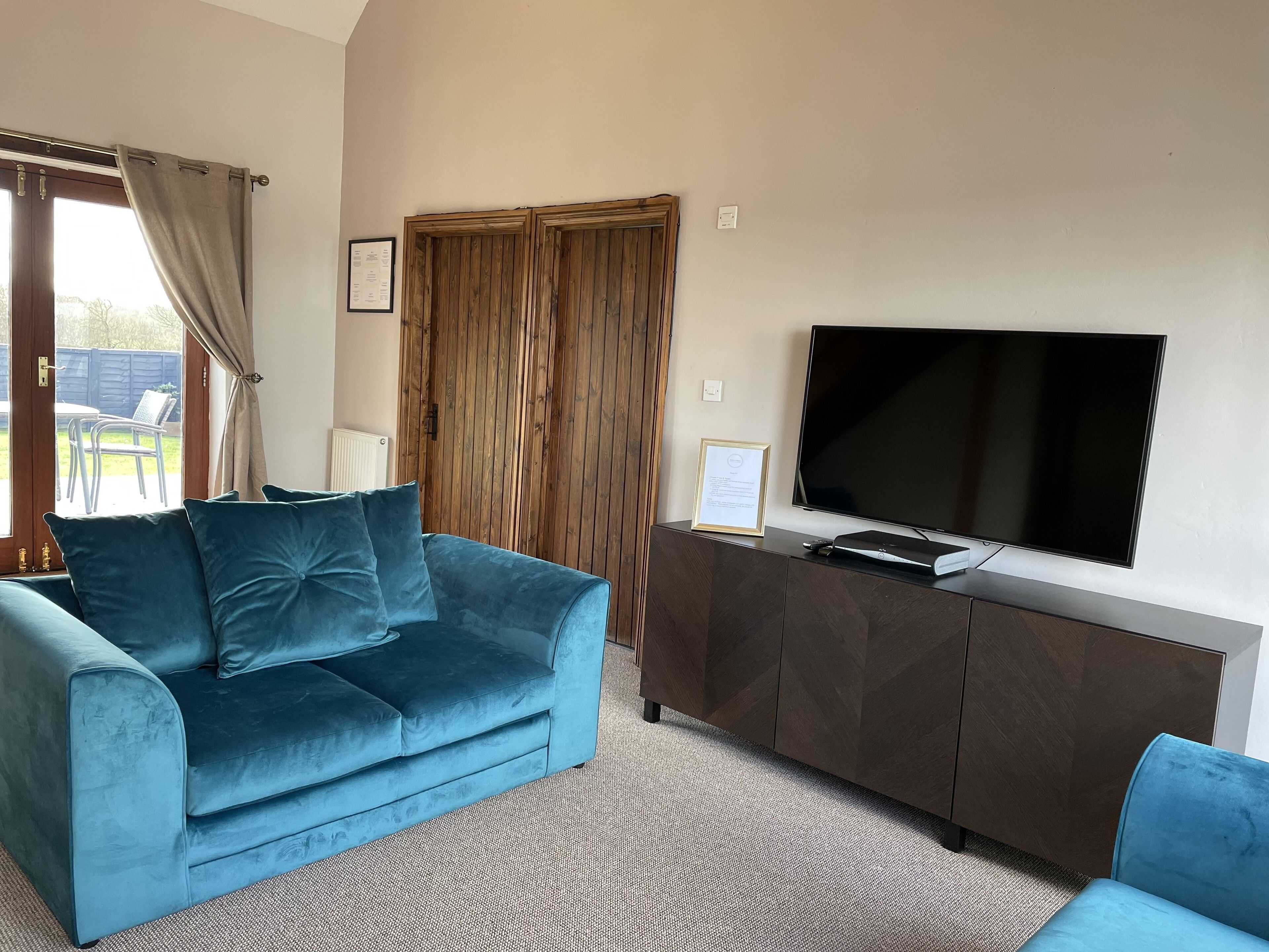 Ivy Barn Sleeps 4 with hot tub (2 Bedrooms)