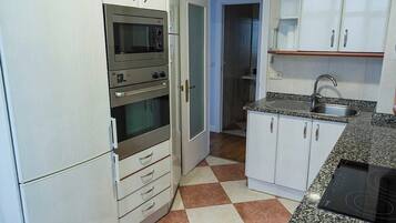 Réfrigérateur, micro-ondes, four, lave-vaisselle