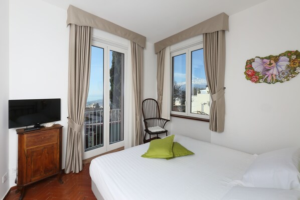 2 bedrooms, in-room safe, desk, laptop workspace