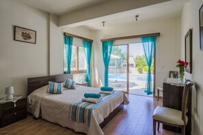 4 dormitorios, tabla de planchar con plancha, Internet y ropa de cama