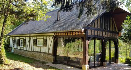 Charmante Maison Normande au bord de la riviĂšre Charentonne Ă 150 kms de Paris