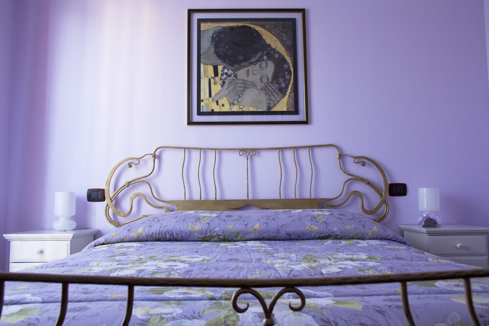 Casa Lilla apartment in the city center with large terrace and free parking space