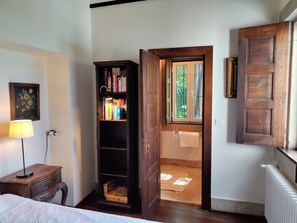 2 dormitoris, escriptori, planxa i posts de planxar i wifi gratuïta 