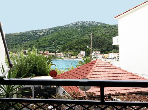 Studio for 2 in the center of Agia Efimia, near Myrtos beach