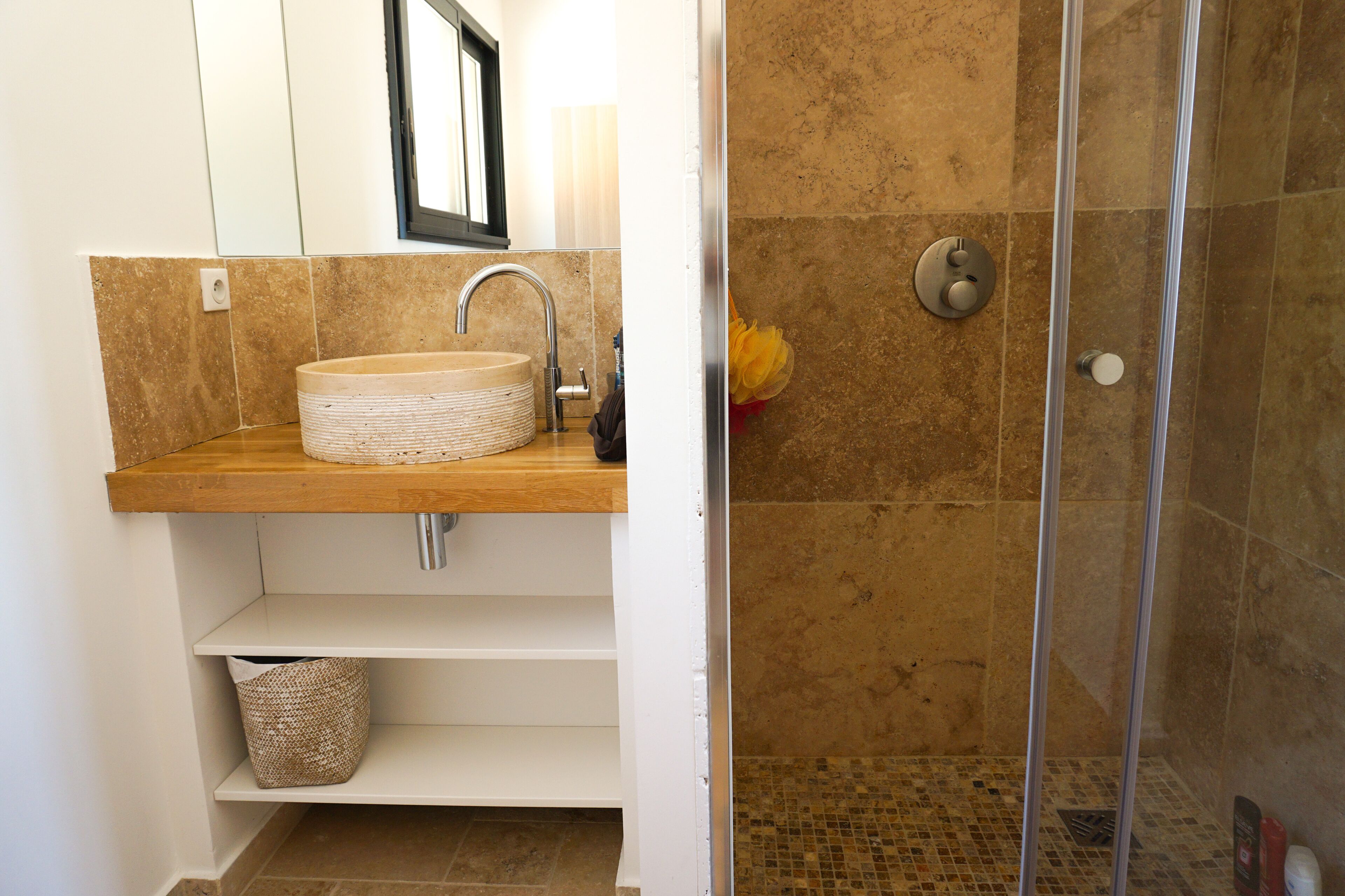 Bathtub, hair dryer