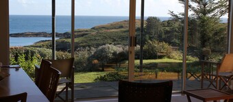 Casa privada frente al mar con sus propios 3 acres inclinados hacia el mar 