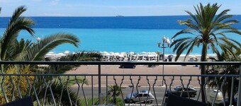 Promenade des Anglais Nice  sea view 2 bed lux city apt balcony free Wifi