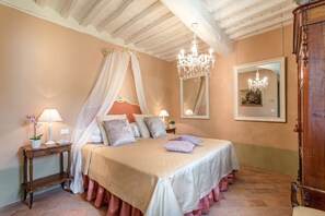 6 habitaciones, tabla de planchar con plancha y wifi gratis 