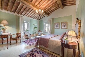 6 bedrooms, iron/ironing board, bed sheets