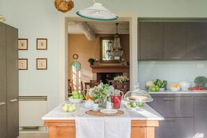 Dining - A/C Villa with Amazing Views, SPA & Private Pool (Lucca)