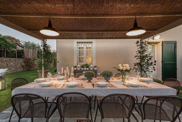 Outdoor dining