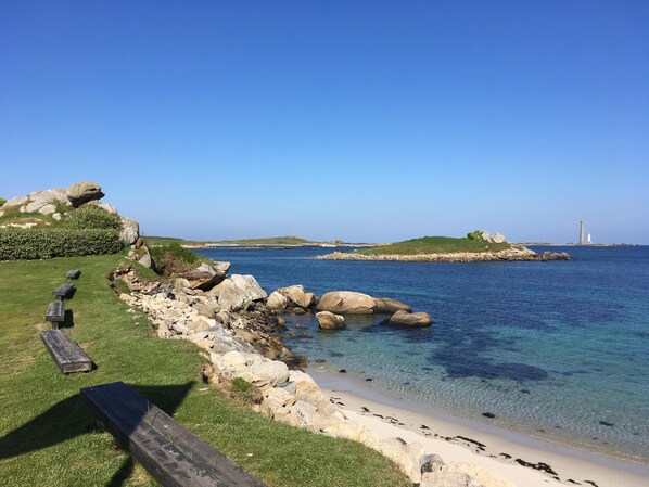 On the beach - Charming house renovated all comfort, large enclosed garden at 100m classified **** (Plouguerneau)