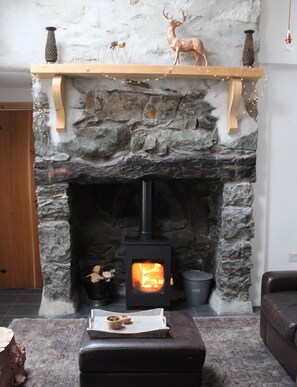 Interior - Stunning views of Snowdonia Mountains (Near Caernarfon)