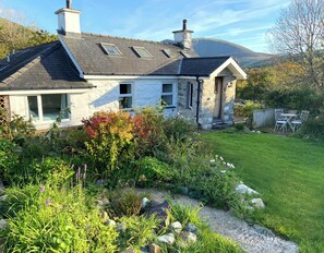 Exterior - Stunning views of Snowdonia Mountains (Near Caernarfon)