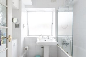 Combined shower/bathtub, hair dryer, towels, soap