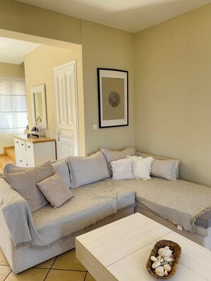 Télévision, lecteur de DVD, chaîne hi-fi