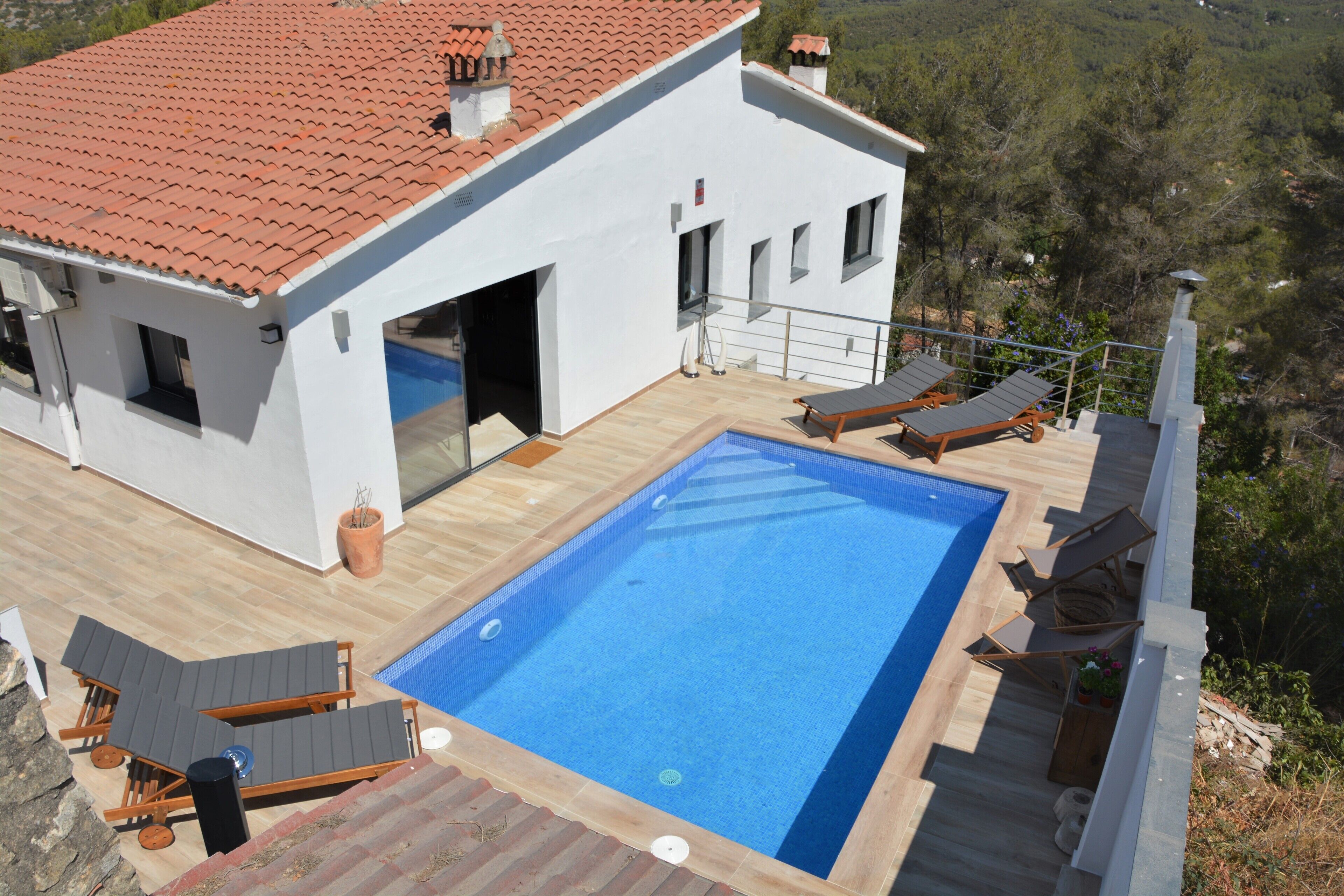 Villa Sitges Avril - 100% renovated in 2021. A/C 10 min. drive from Sitges