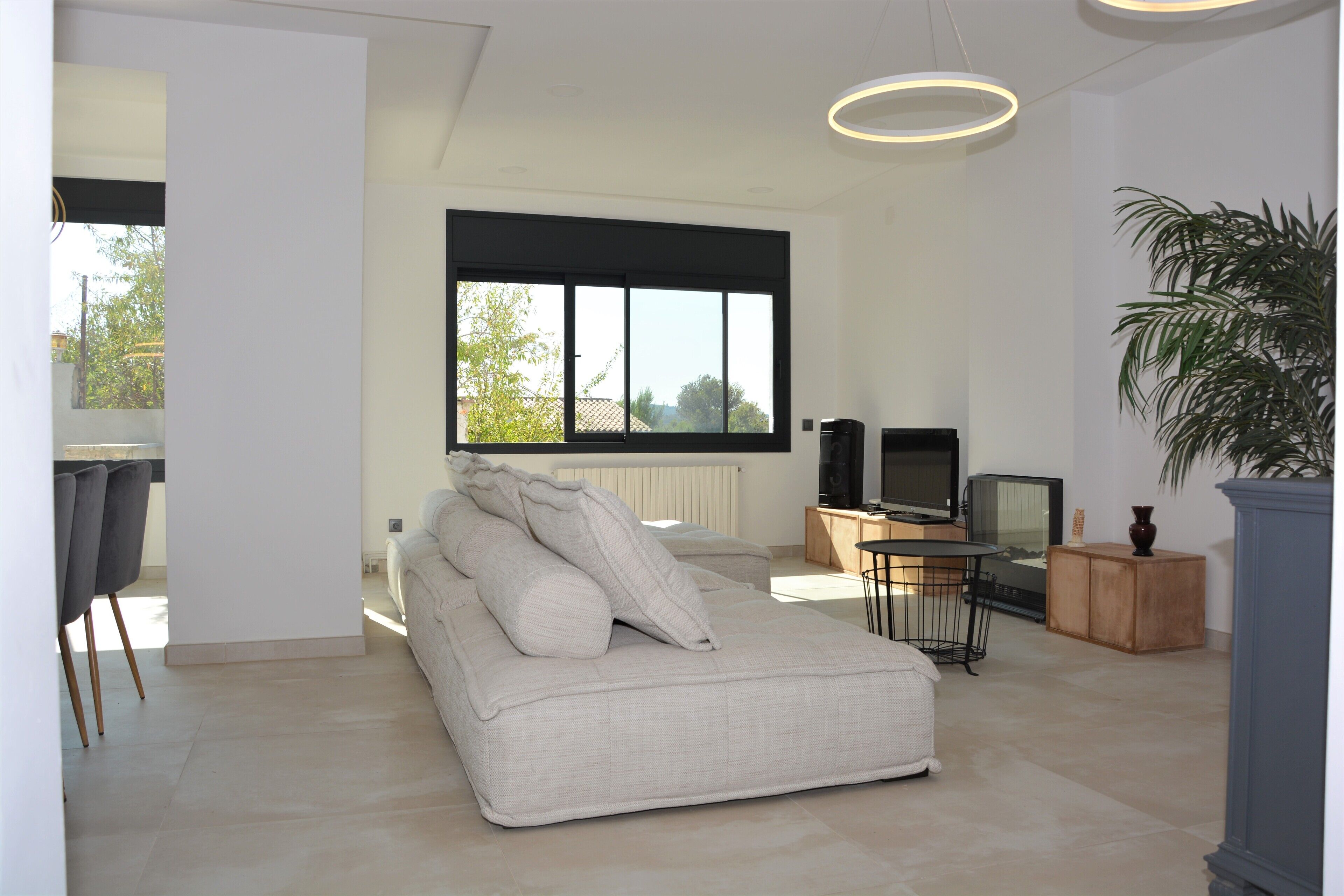 Villa Sitges Avril - 100% renovated in 2021. A/C 10 min. drive from Sitges