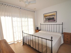 3 bedrooms, iron/ironing board, internet - Nice spacious house, ground floor with garden and private pool (l'Escala)