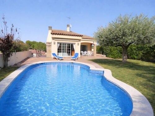 Maison spacieuse et agréable, rez de chaussée avec jardin et piscine privée