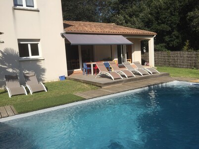 STANDING VILLA NEAR THE SEA, HEATED POOL, GARDEN, BILLIARD, PETANQUE FIELD  