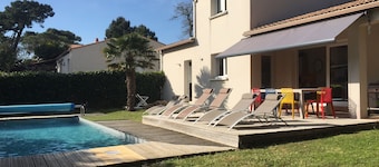 VILLA DE PIE CERCA DEL MAR, PISCINA CLIMATIZADA, JARDIN, BILLAR, CAMPO DE PETANCA
