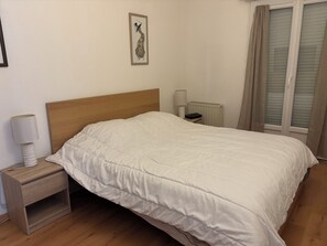 4 chambres, fer et planche à repasser, lit parapluie, Wi-Fi gratuit