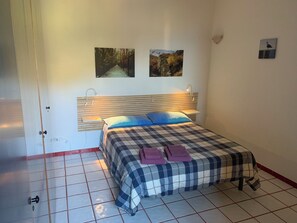 2 dormitorios, tabla de planchar con plancha, wifi y ropa de cama