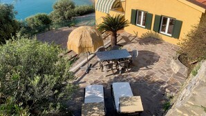 Outdoor dining - Apartment with wonderful terrace on the sea - Finale Ligure (Finale Ligure)