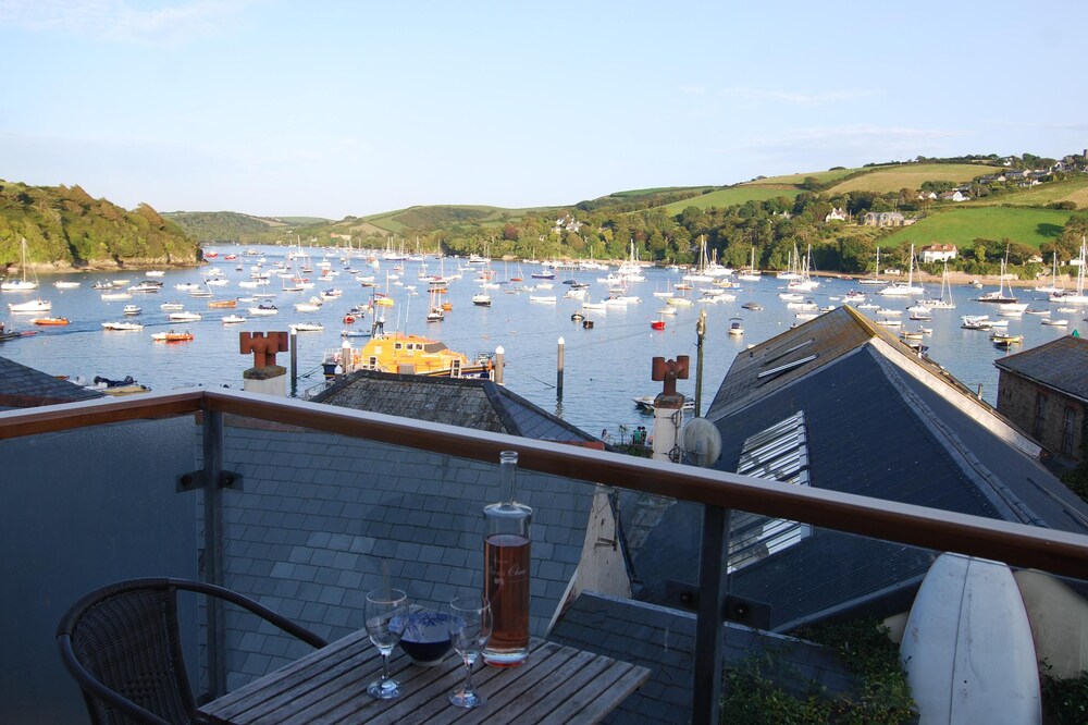 Holiday cottage with stunning estuary views in heart of Salcombe, South Devon