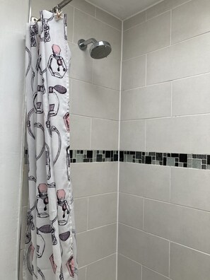 Combined shower/bathtub, hair dryer, towels, soap