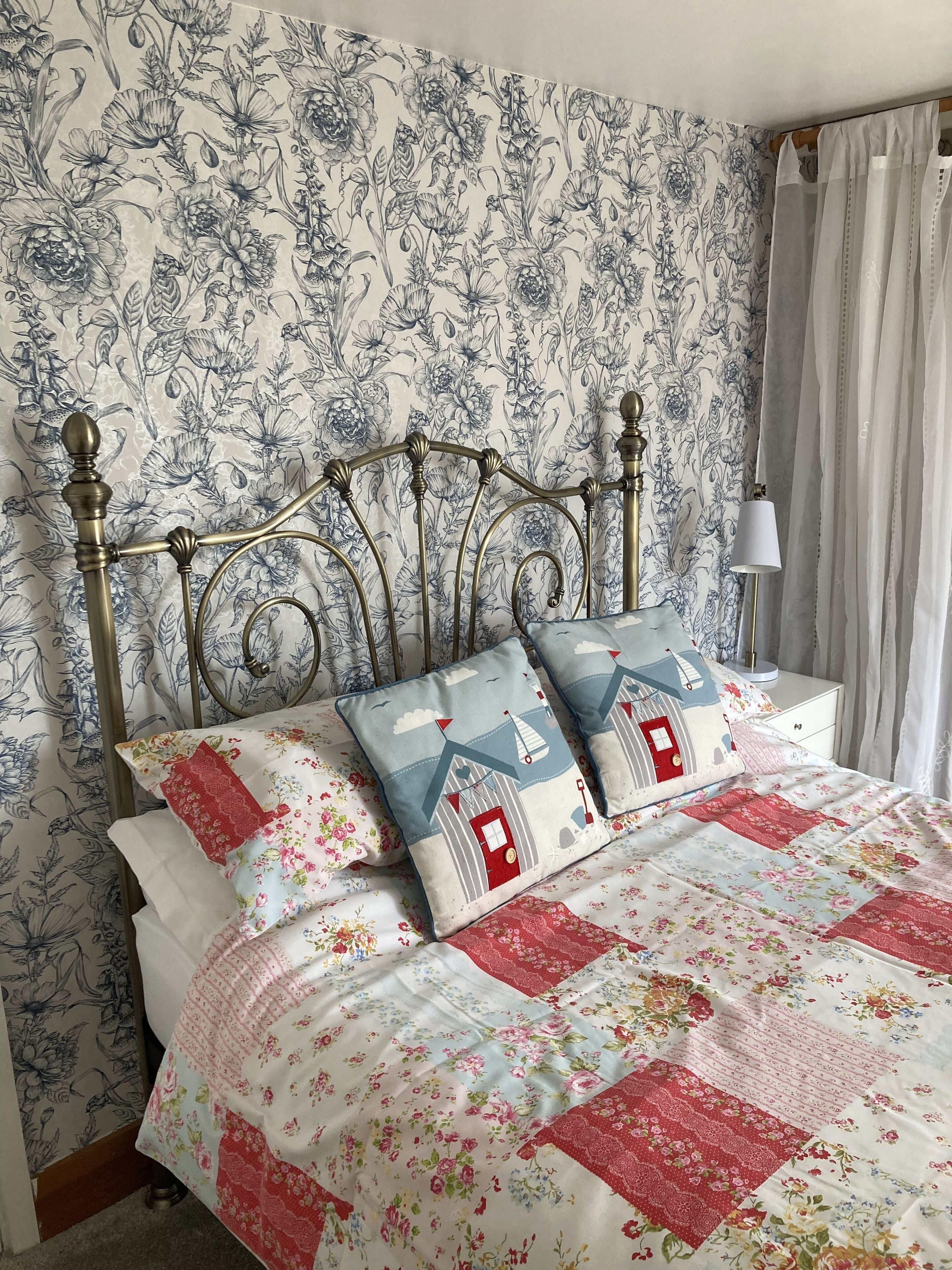 2 bedrooms, travel cot, free WiFi, bed sheets