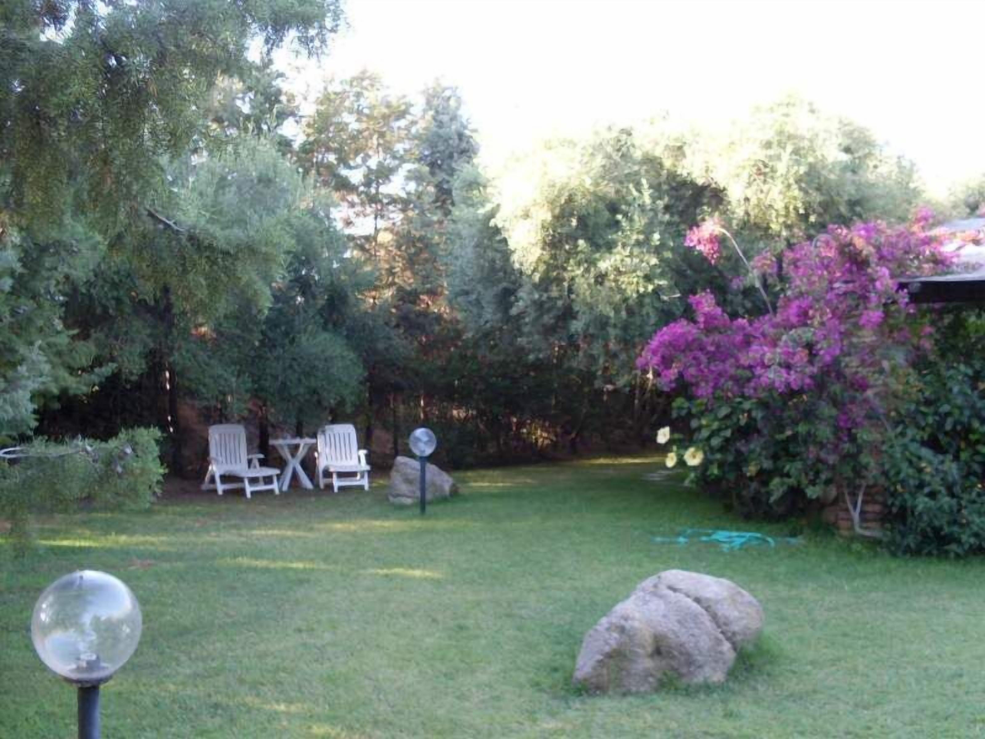Sehr entspannendes Ferienhaus mit großem Garten, 300 m. vom Meer entfernt, mit Hängematten und Fahrrädern.