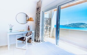 3 bedrooms, in-room safe, iron/ironing board, travel crib - Hurry! 2026 reserving now - including Easter 2026!! (Rhodes)