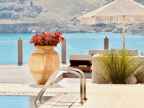 Outdoor pool, pool loungers