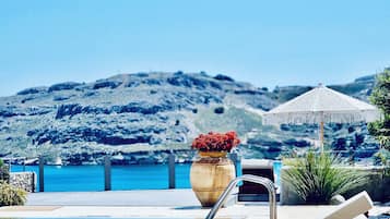 Outdoor pool, sun loungers