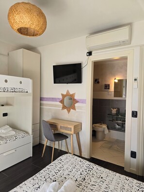 3 habitaciones, tabla de planchar con plancha, wifi y ropa de cama 