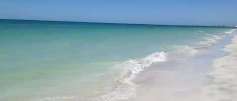 Beach nearby, sun loungers, beach towels