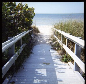 Beach nearby, sun-loungers, beach towels