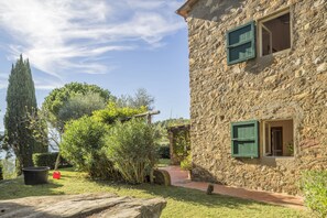 Property grounds - Old farmhouse at Elba overlooking two seas (Bagnaia)